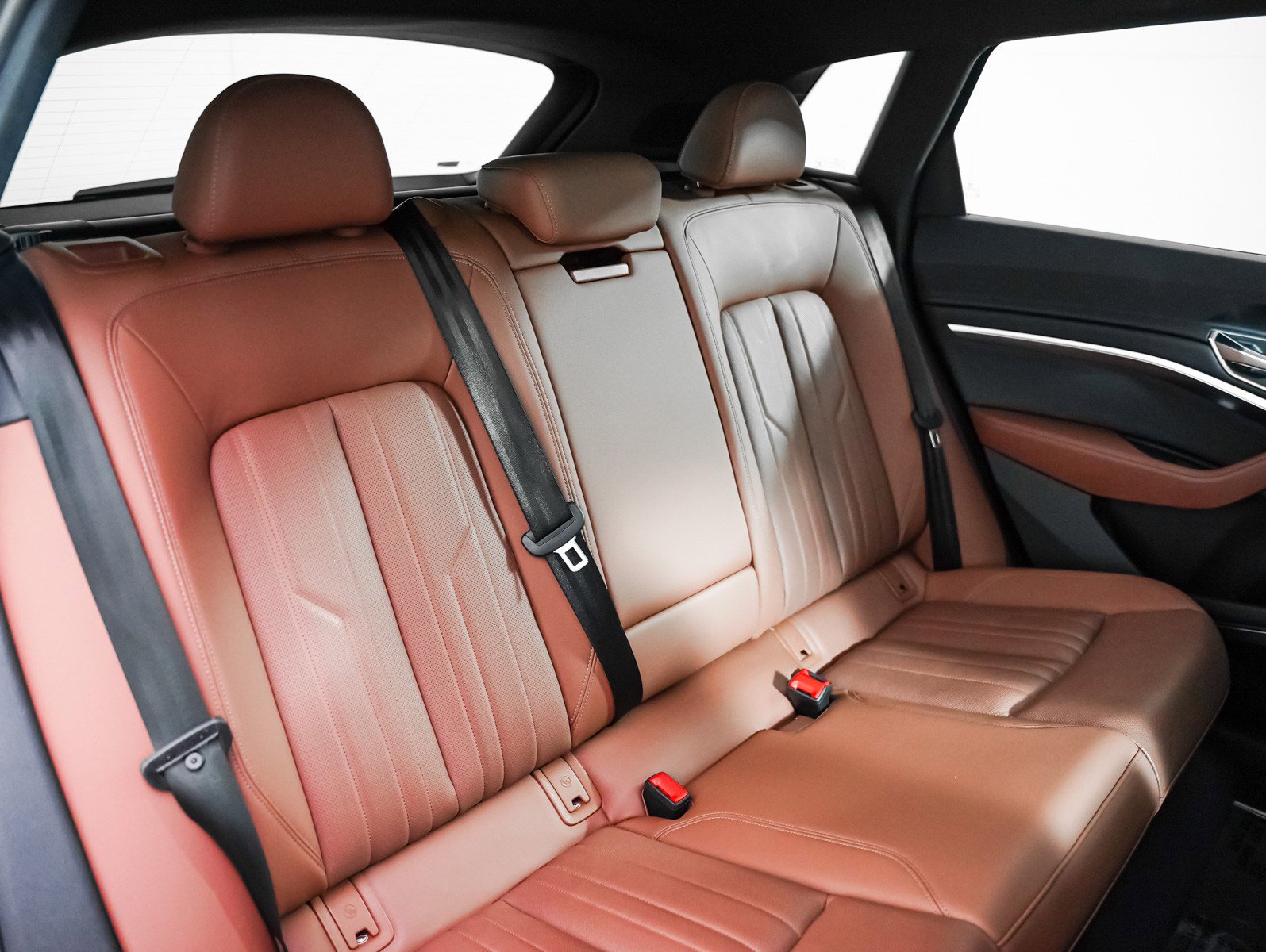 Used 2024 Audi Q8 e-tron Premium Plus image 10