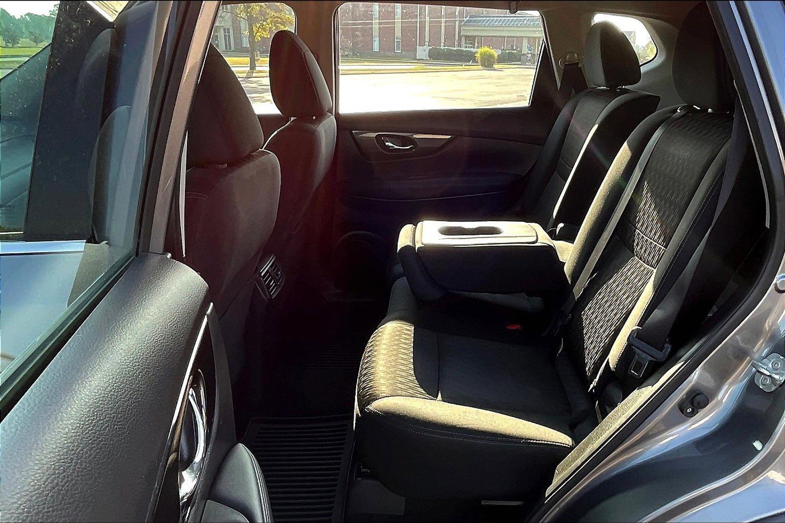 Used 2018 Nissan Rogue S image 19