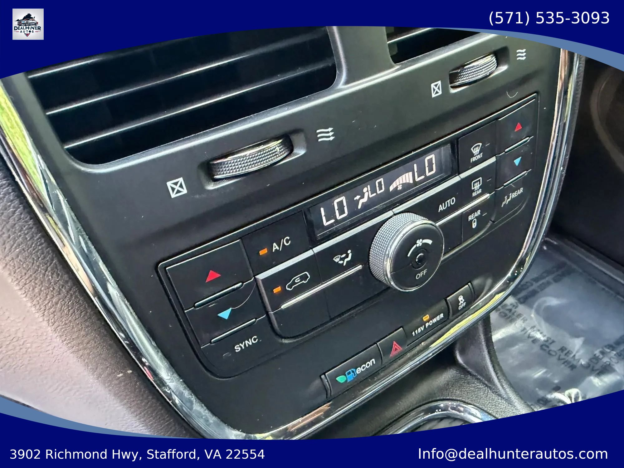 Used 2015 Chrysler Town & Country S FWD image 27
