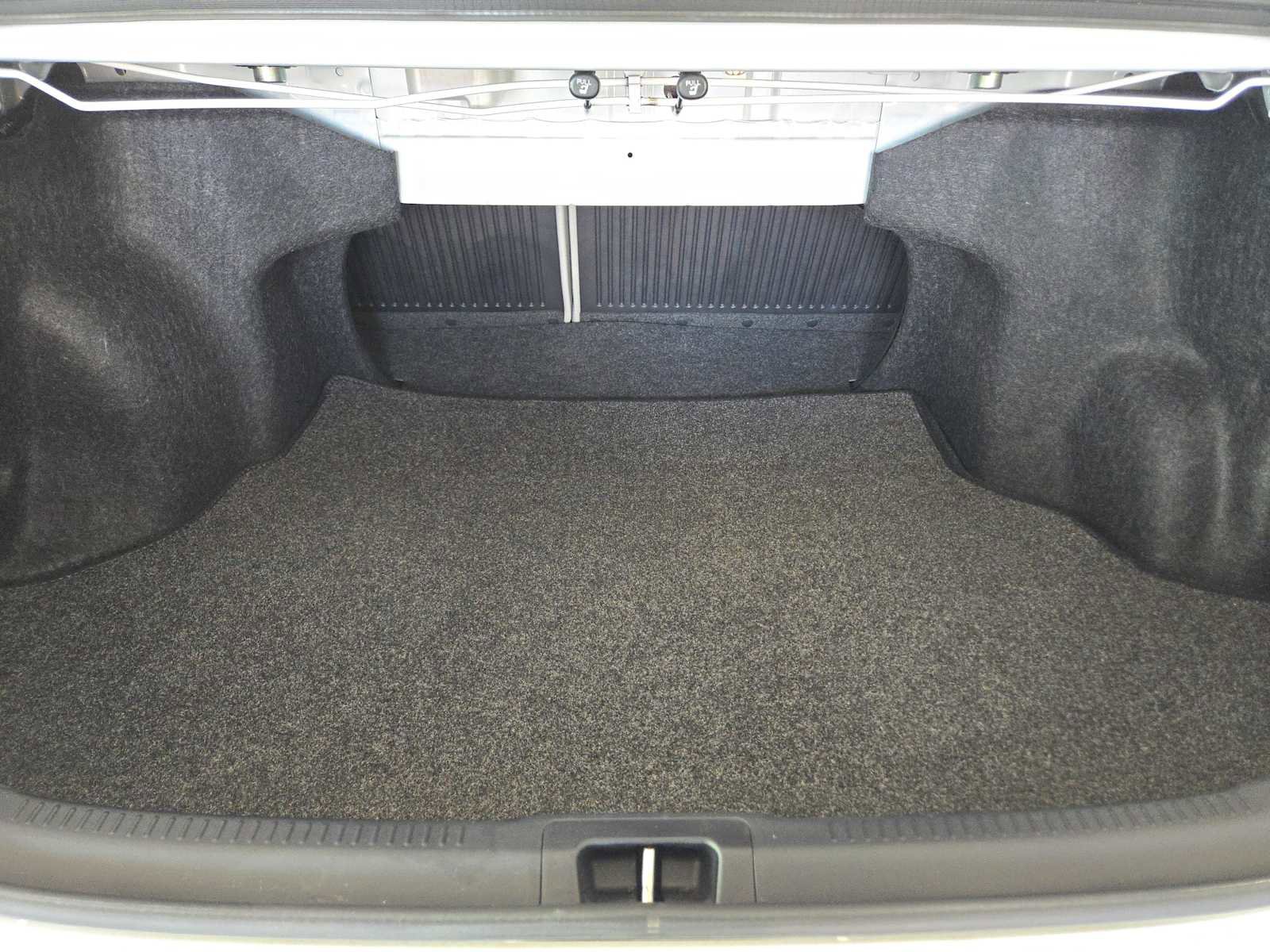 Used 2016 Toyota Camry LE image 29