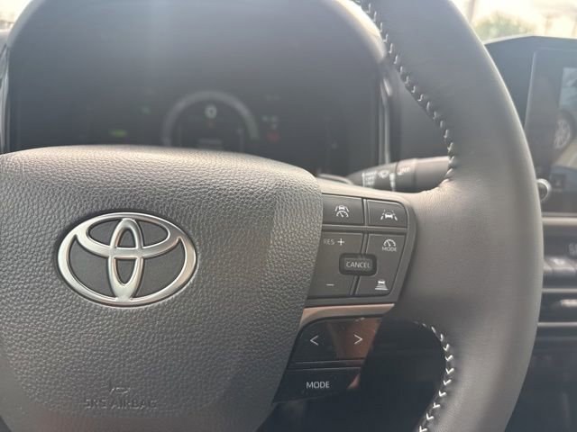 Used 2025 Toyota Camry SE FWD image 13