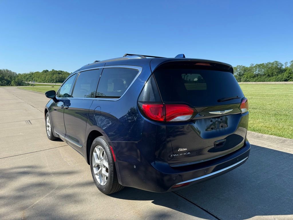 Used 2019 Chrysler Pacifica Touring-L Plus w/ Advanced Safetytec Group FWD image 7
