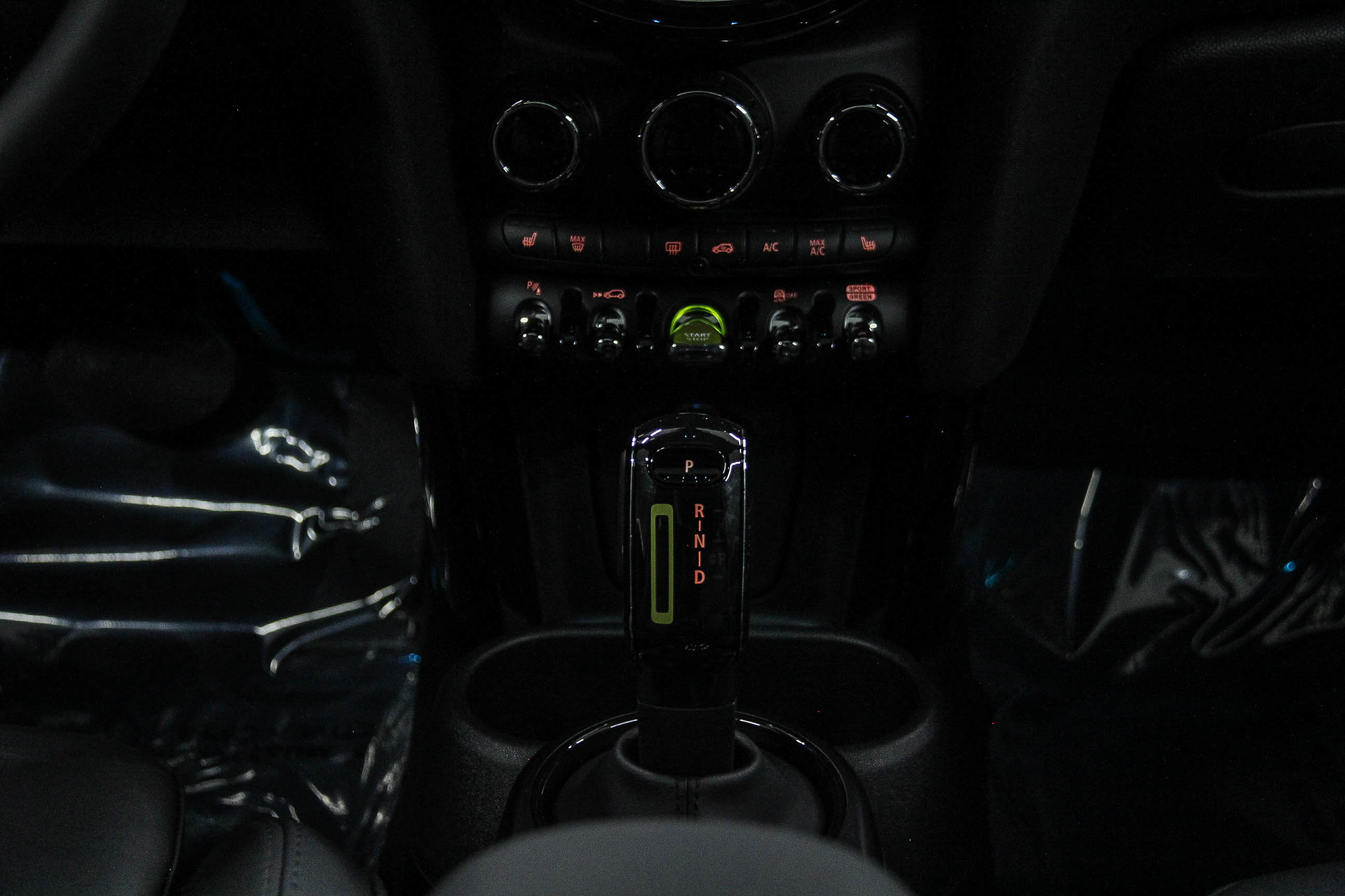 Certified 2024 MINI Cooper SE w/ MINI Resolute Edition image 14