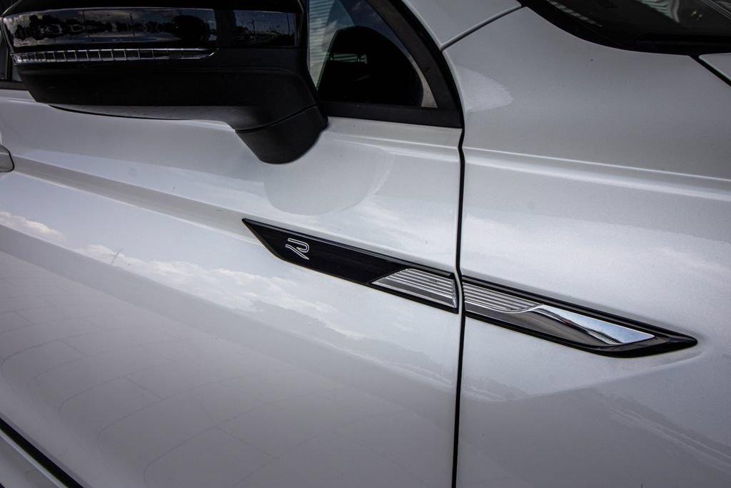 Certified 2023 Volkswagen Tiguan SE R-Line FWD image 4