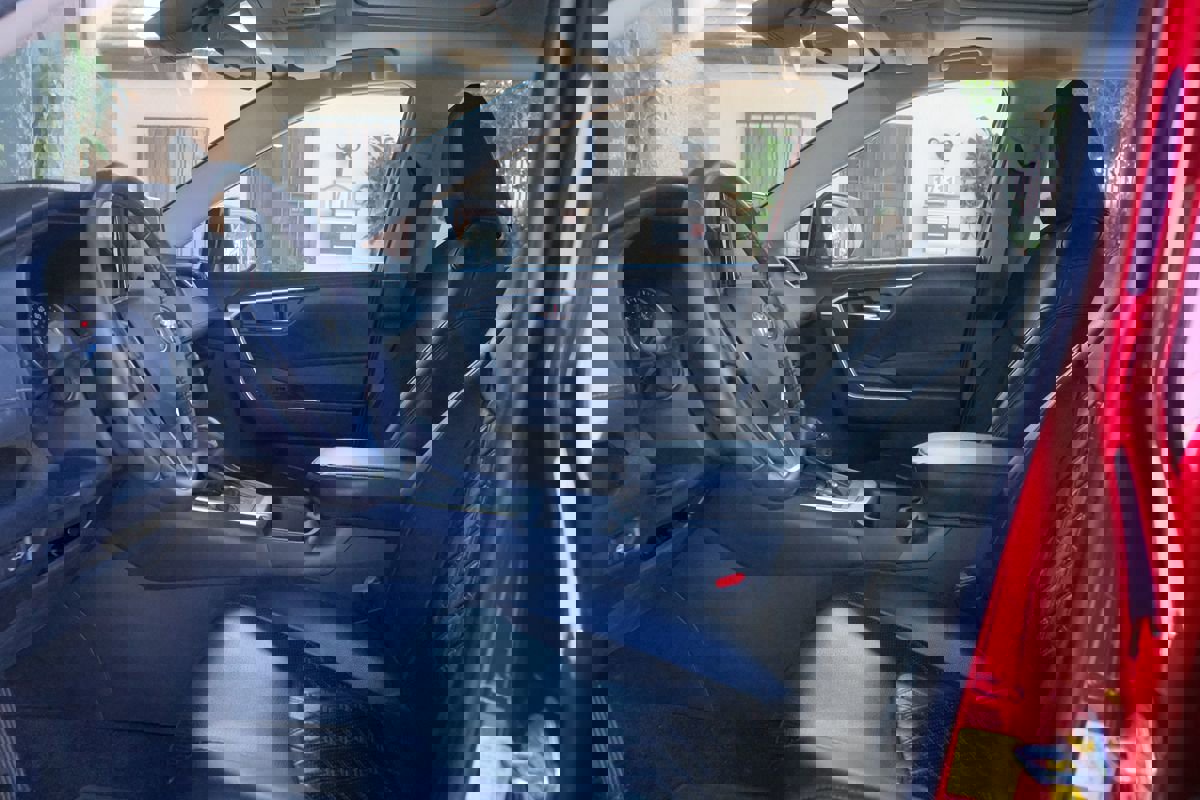 Used 2022 Toyota RAV4 XLE image 13