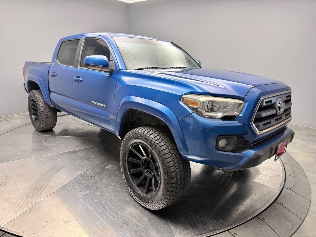 Used 2017 Toyota Tacoma SR5 w/ Tow Package AWD/4WD image 3