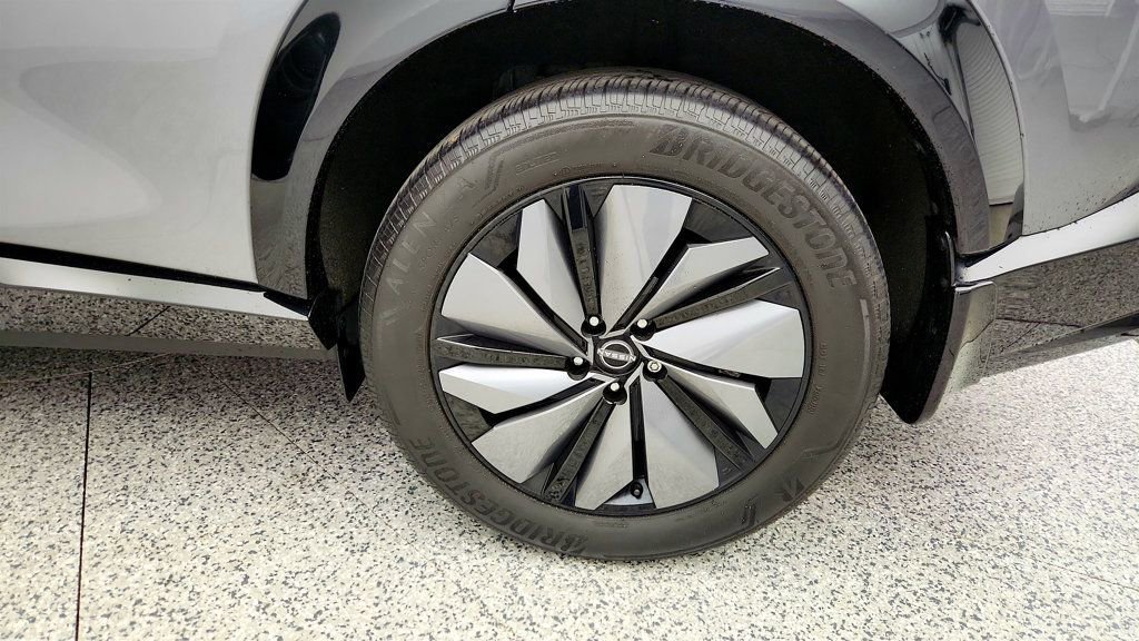 Used 2024 Nissan Ariya AWD image 9