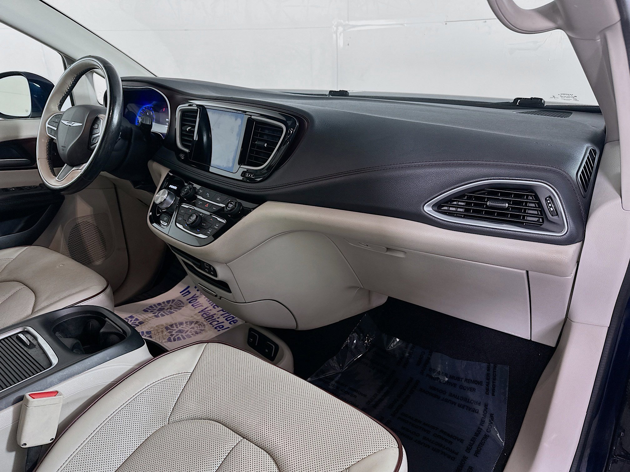 Used 2017 Chrysler Pacifica Limited w/ Advanced Safetytec Group image 30