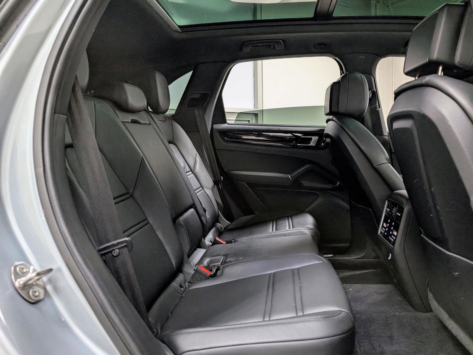 Used 2023 Porsche Cayenne Platinum Edition image 22
