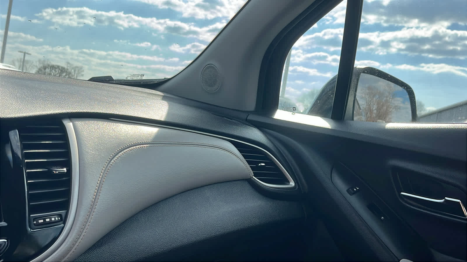 Used 2020 Chevrolet Trax LT image 17