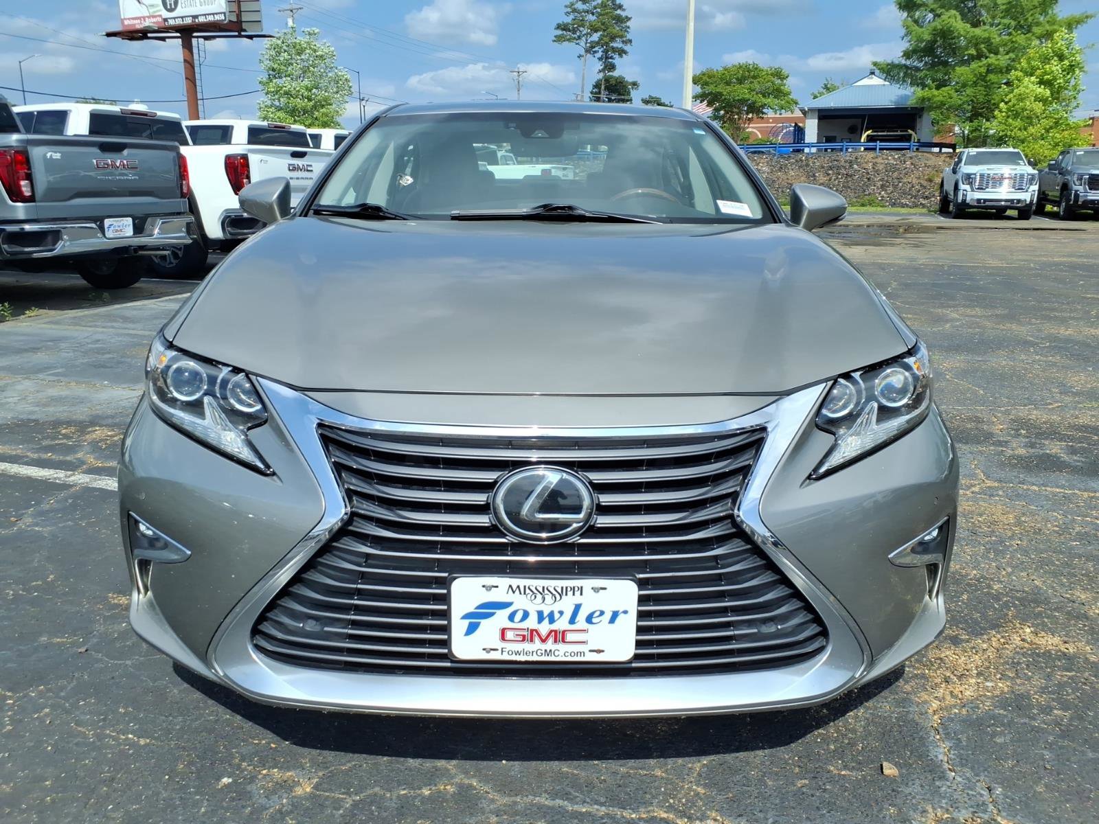 Used 2016 Lexus ES 350 w/ Luxury Package w/Wood Trim FWD image 2