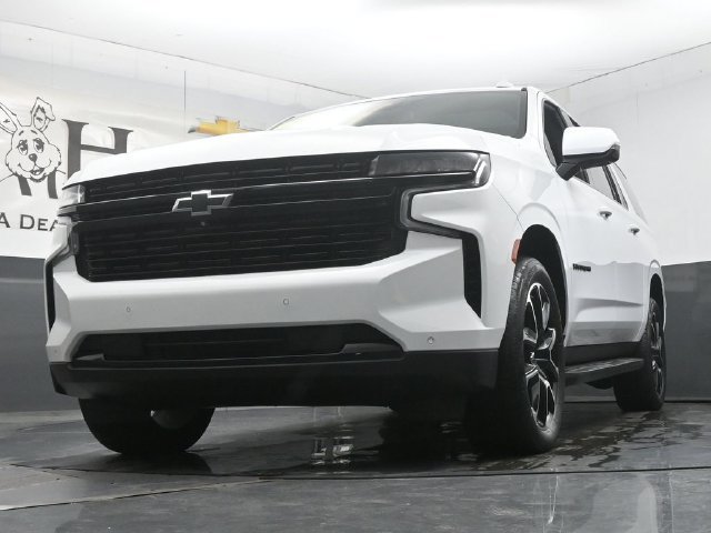 Used 2024 Chevrolet Suburban RST w/ Luxury Package AWD/4WD image 4