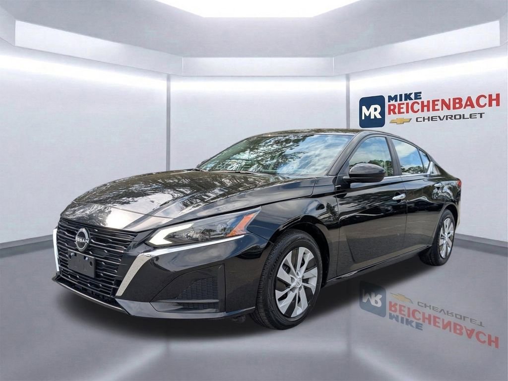 Used 2023 Nissan Altima 2.5 SV image 8