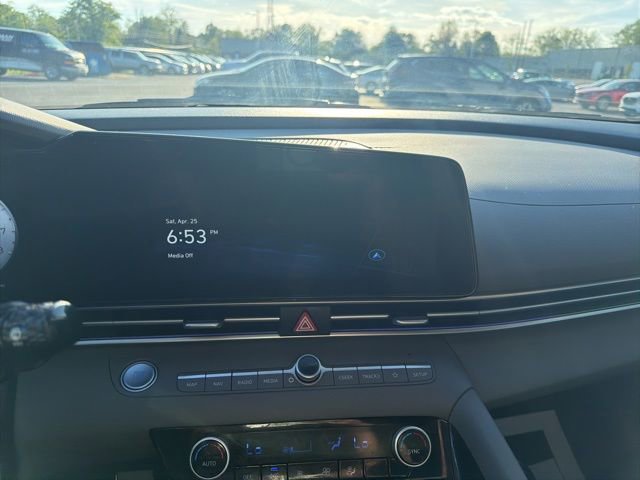 Used 2025 Hyundai Elantra SEL FWD image 34