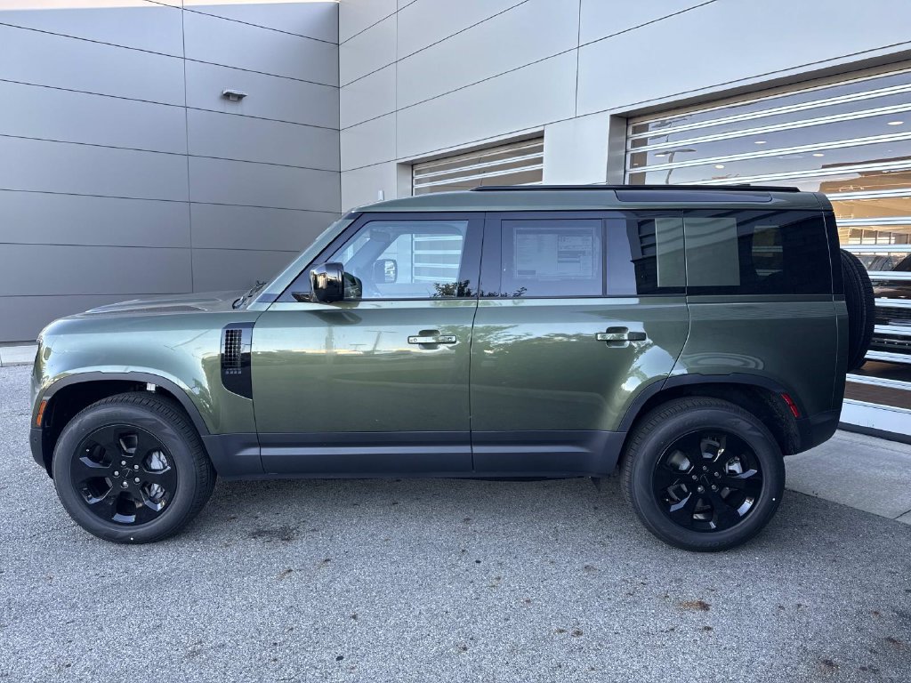 New 2026 Land Rover Defender 110 S AWD/4WD image 4