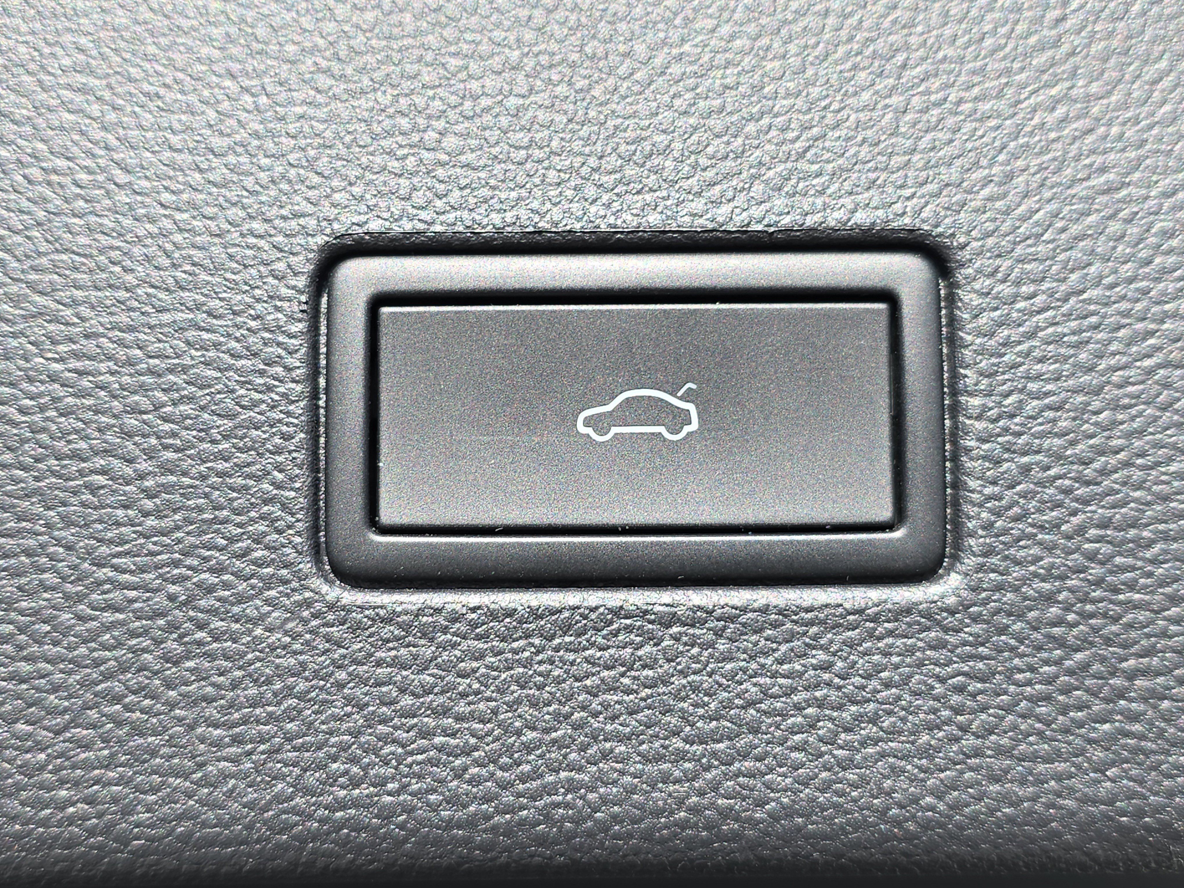 Used 2023 Volkswagen Atlas SE image 14