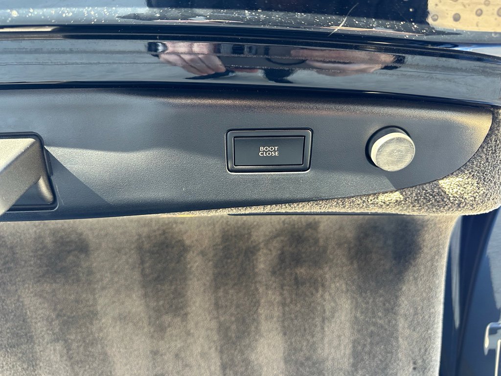 Used 2014 Bentley Flying Spur W12 image 32