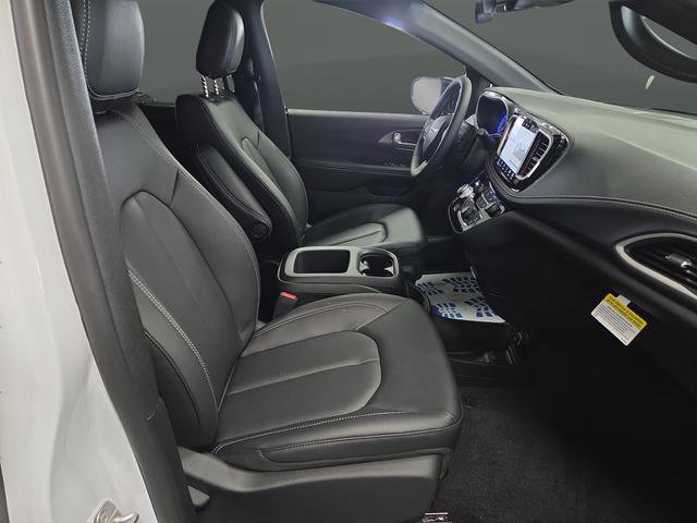 New 2026 Chrysler Pacifica Select image 30