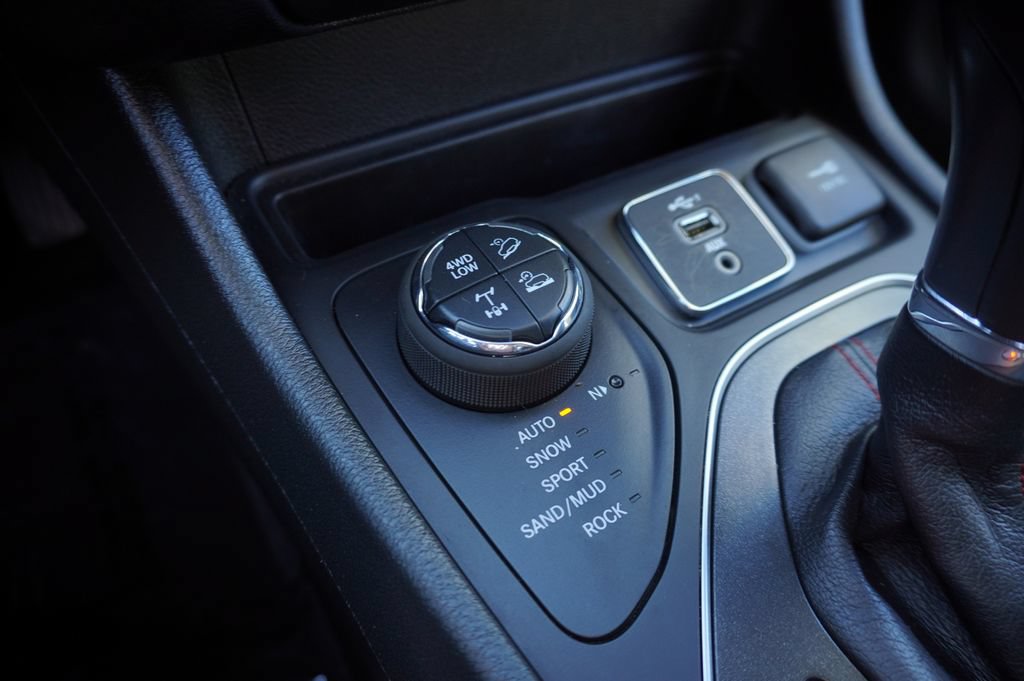 Used 2022 Jeep Cherokee Trailhawk w/ Sound & Nav Group AWD/4WD image 19