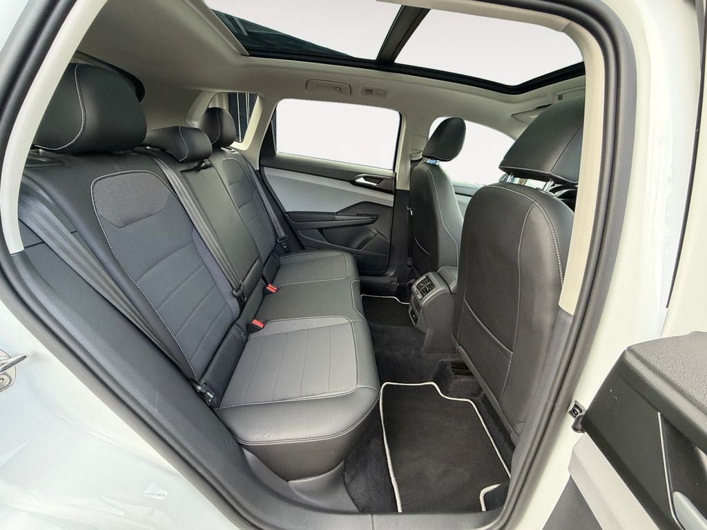 Used 2023 Volkswagen Taos SE w/ Panoramic Sunroof Package AWD/4WD image 23