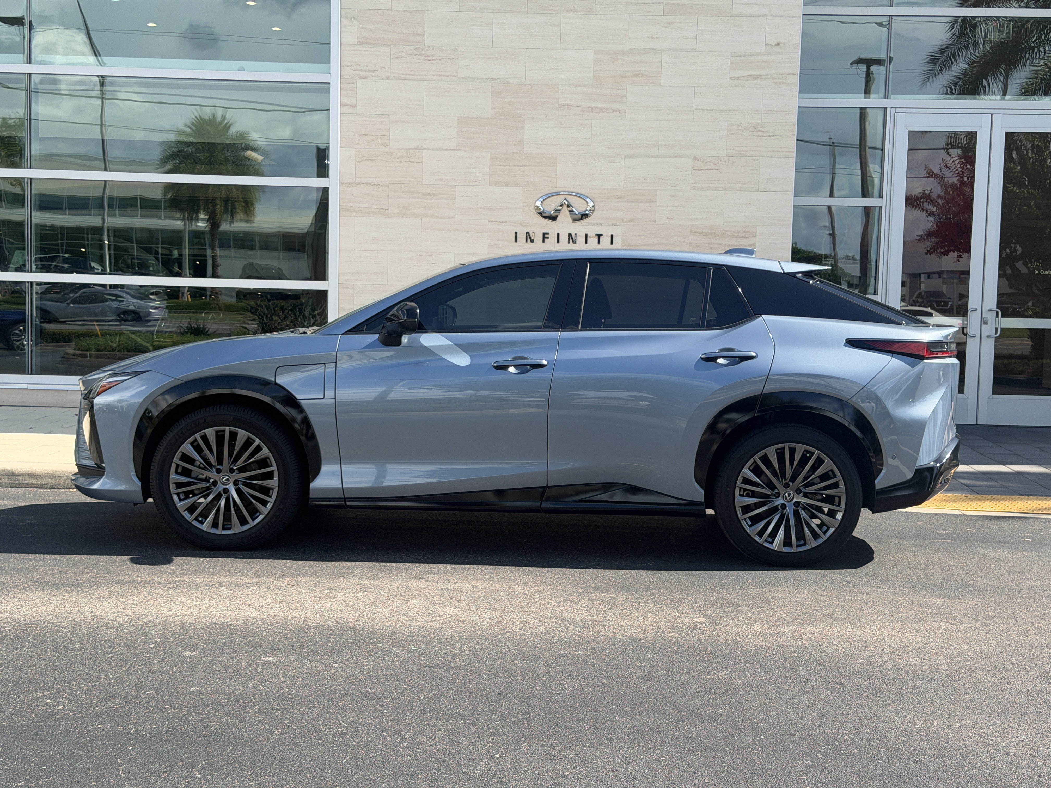 Used 2023 Lexus RZ 450e Premium w/ Cold Area Package AWD/4WD image 4