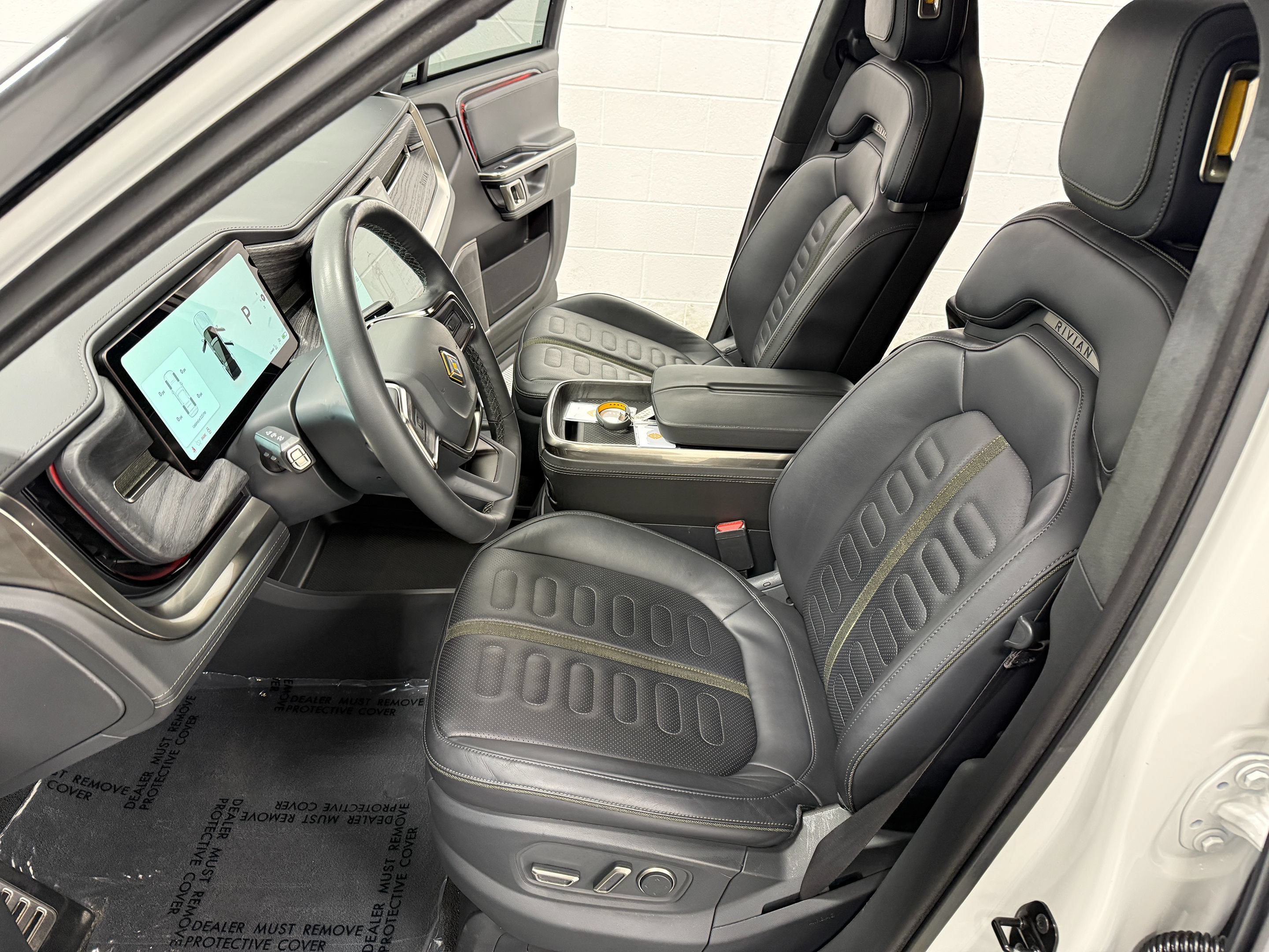 Used 2023 Rivian R1S Launch Edition Quad AWD/4WD image 14