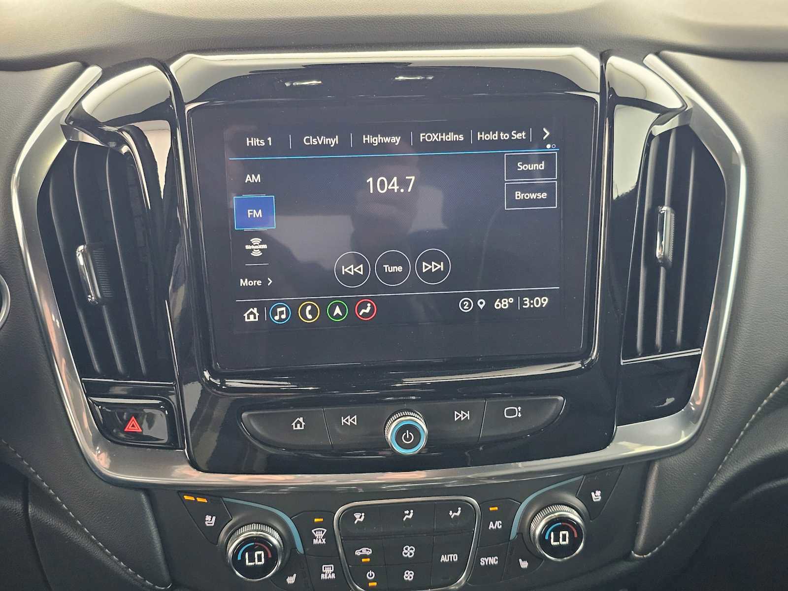 Used 2023 Chevrolet Traverse Premier w/ Redline Edition image 27