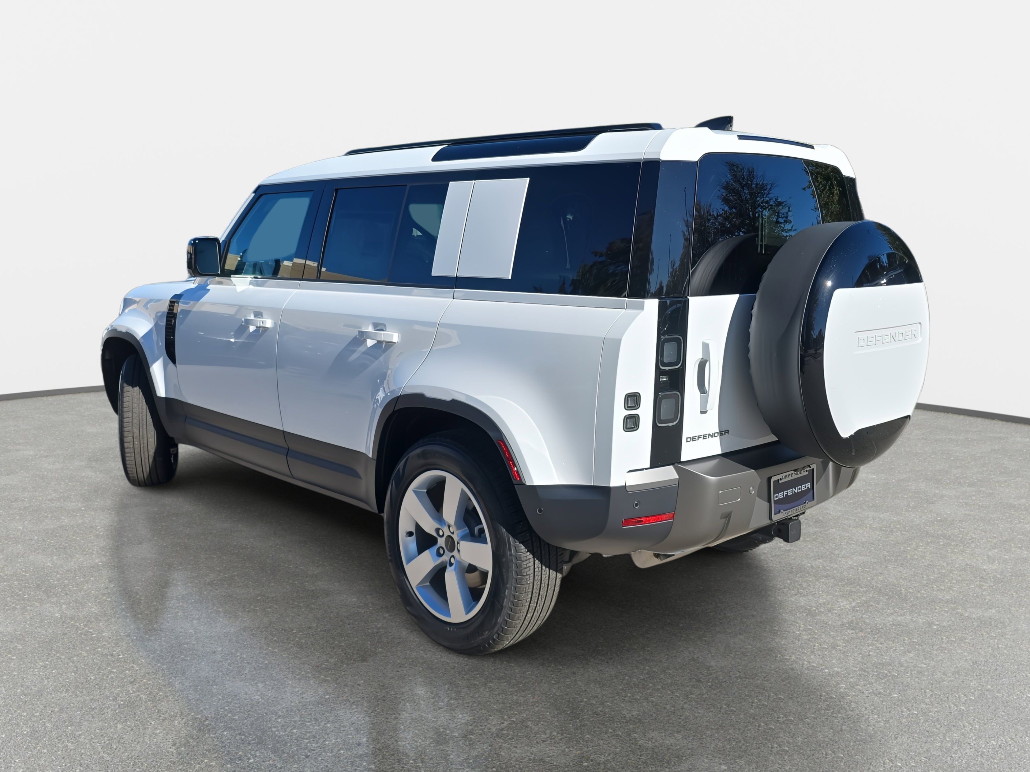 New 2026 Land Rover Defender 110 S image 7