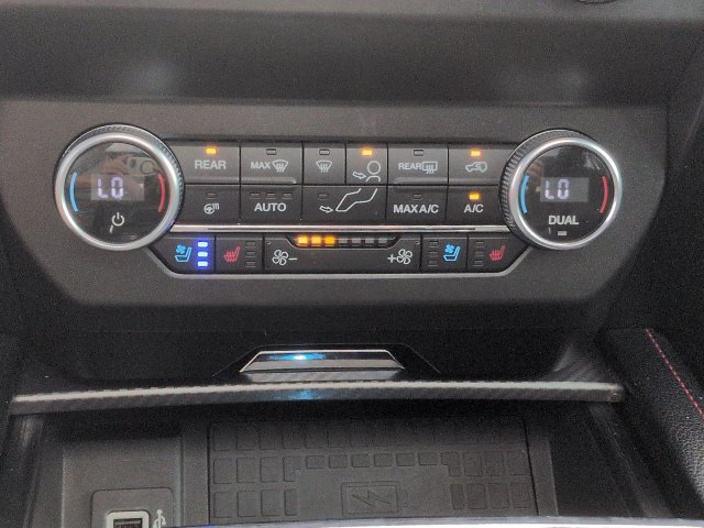 Used 2019 Ford Expedition Limited w/ Equipment Group 303A AWD/4WD image 27