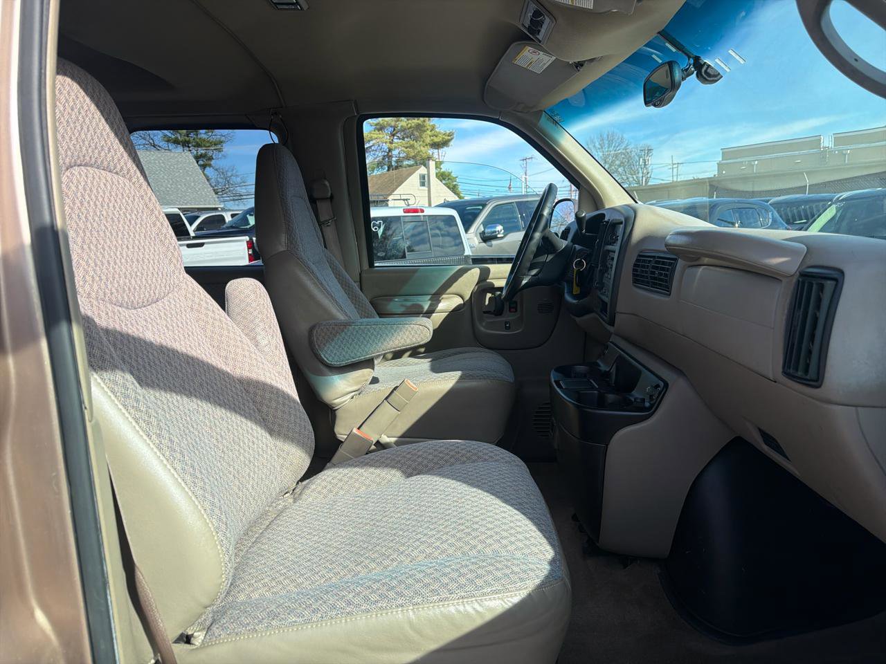 Used 2002 Chevrolet Express 1500 1500 Express Crew w/ LS Preferred Equipment Group RWD image 15