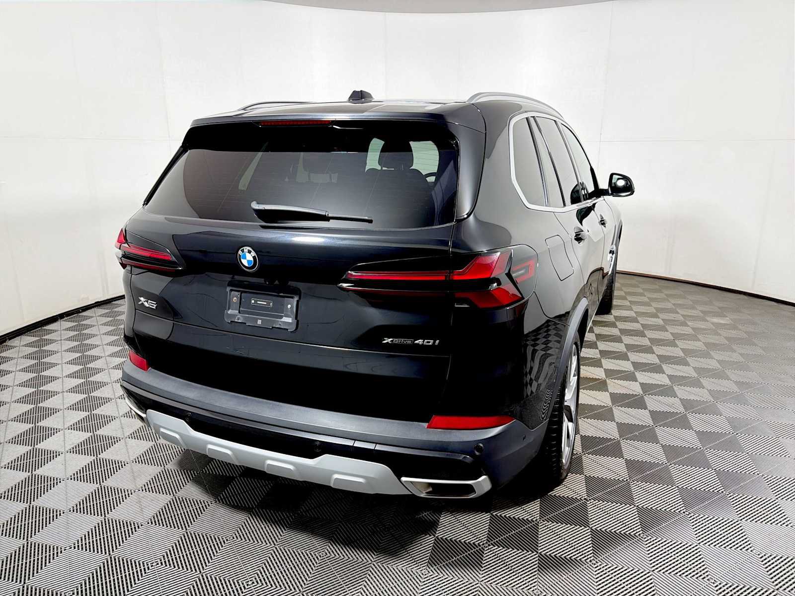 Used 2024 BMW X5 xDrive40i w/ Parking Assistance Package AWD/4WD image 6