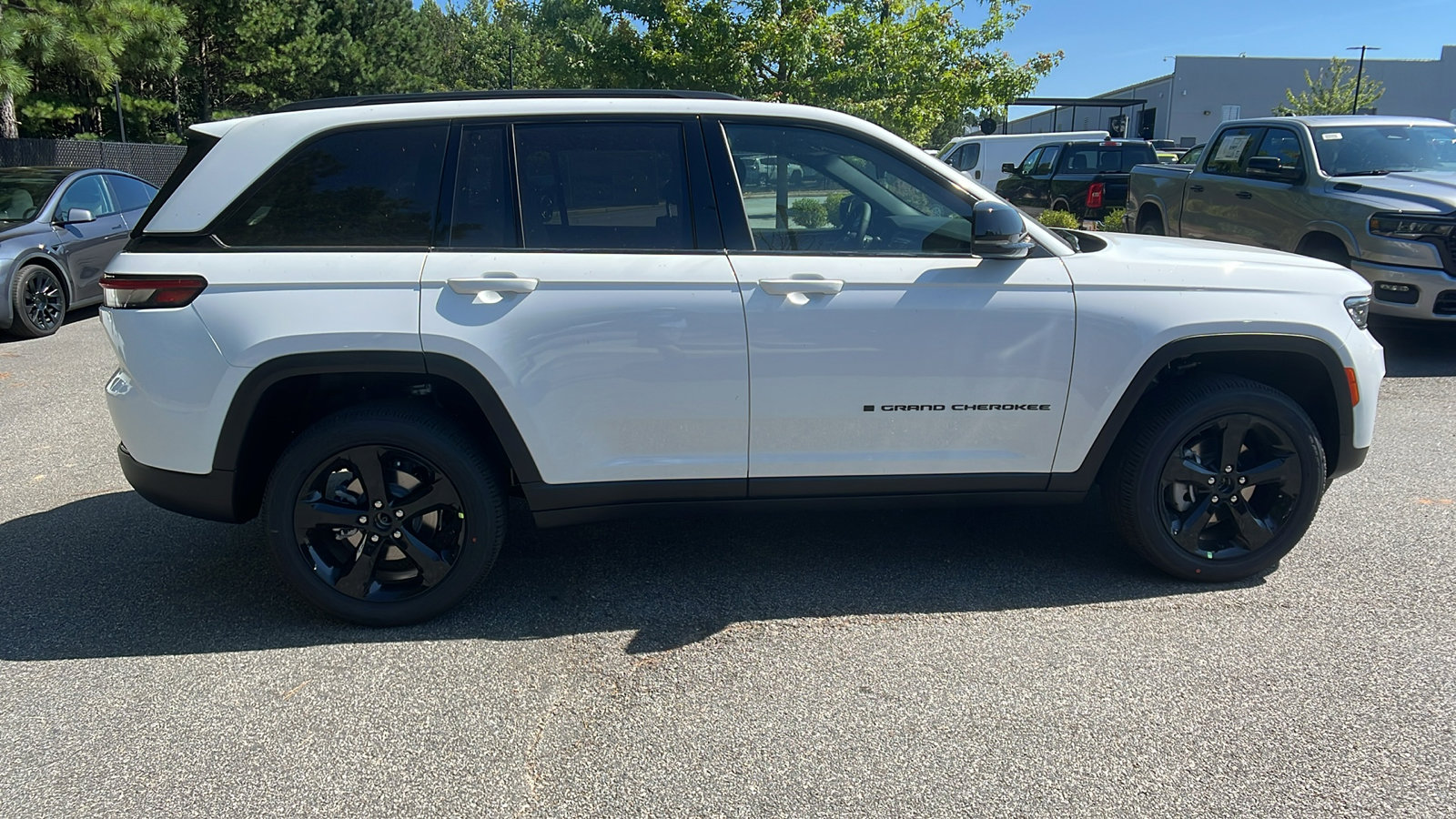 New 2025 Jeep Grand Cherokee 4WD image 7