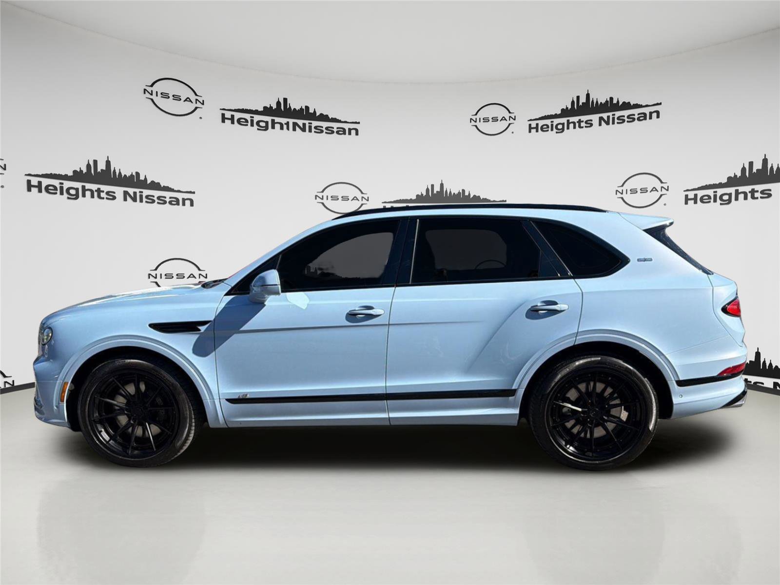 Used 2021 Bentley Bentayga AWD/4WD image 2