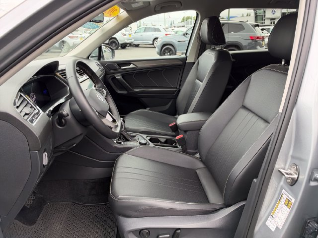Used 2023 Volkswagen Tiguan SE AWD/4WD image 15