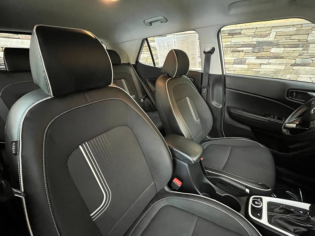 Used 2024 Hyundai Venue Limited FWD image 29