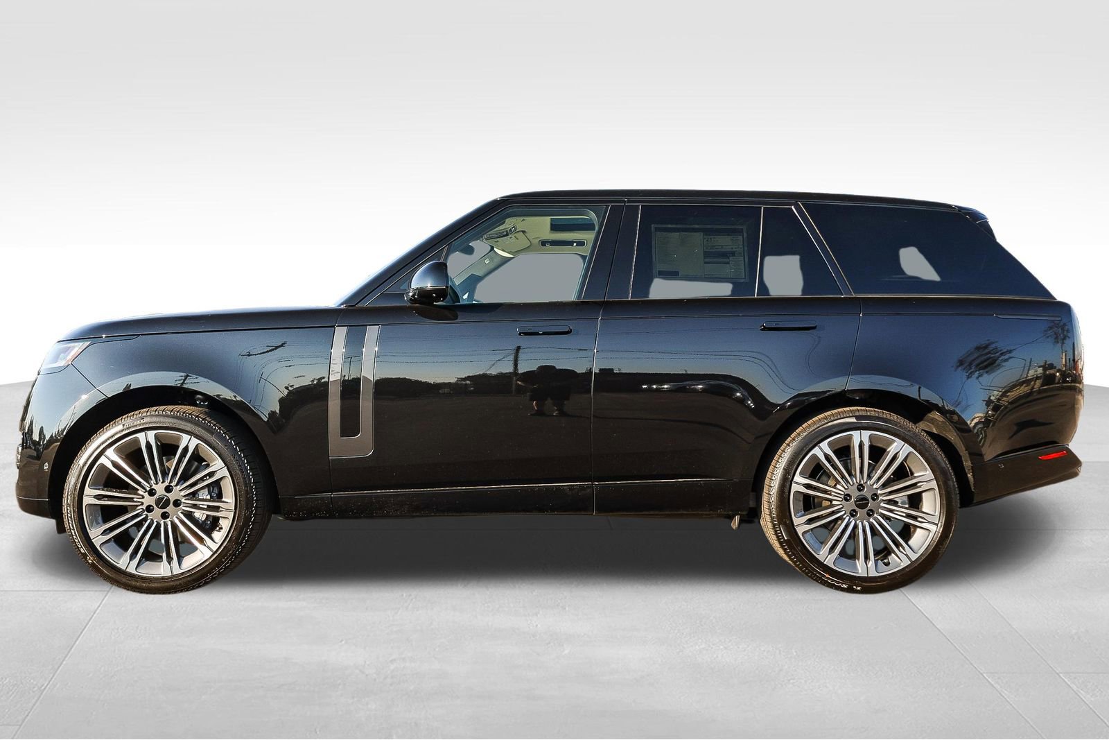 New 2026 Land Rover Range Rover SE image 7