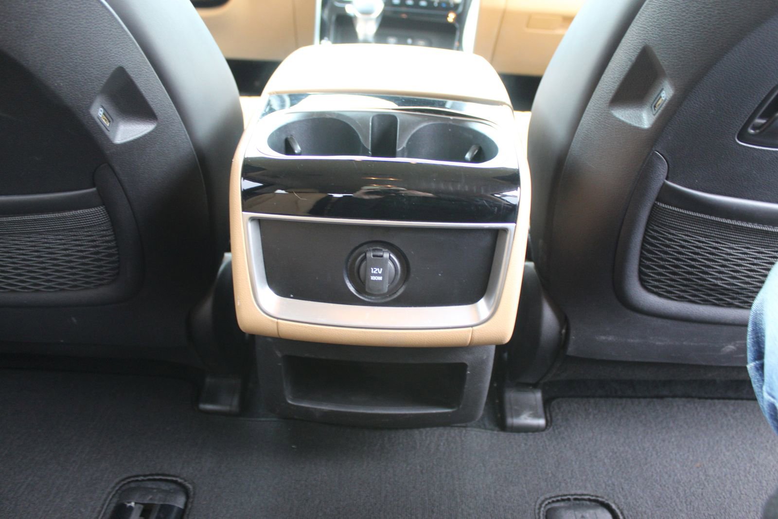 Used 2024 Kia Carnival EX image 16