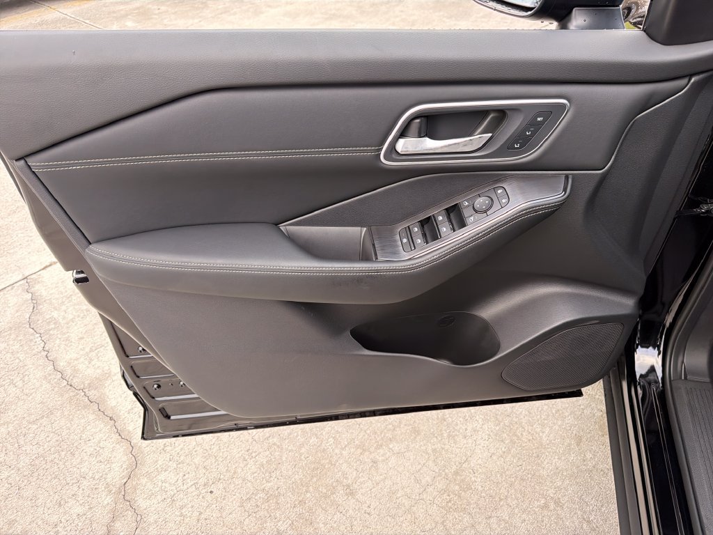 New 2026 Nissan Rogue Platinum w/ Platinum Premium Package AWD/4WD image 18
