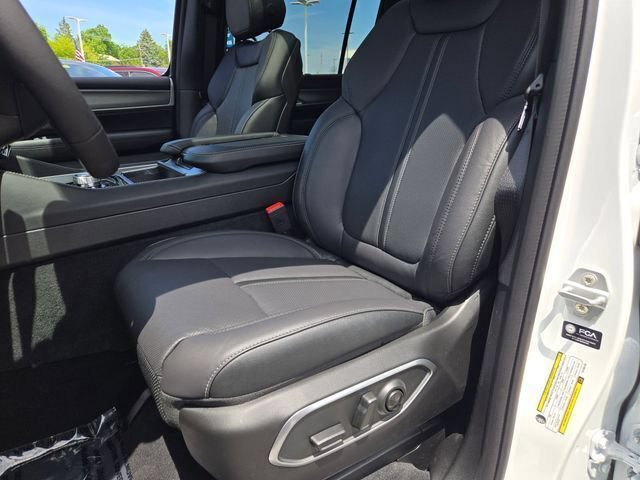 New 2026 Jeep Grand Wagoneer Limited AWD/4WD image 34