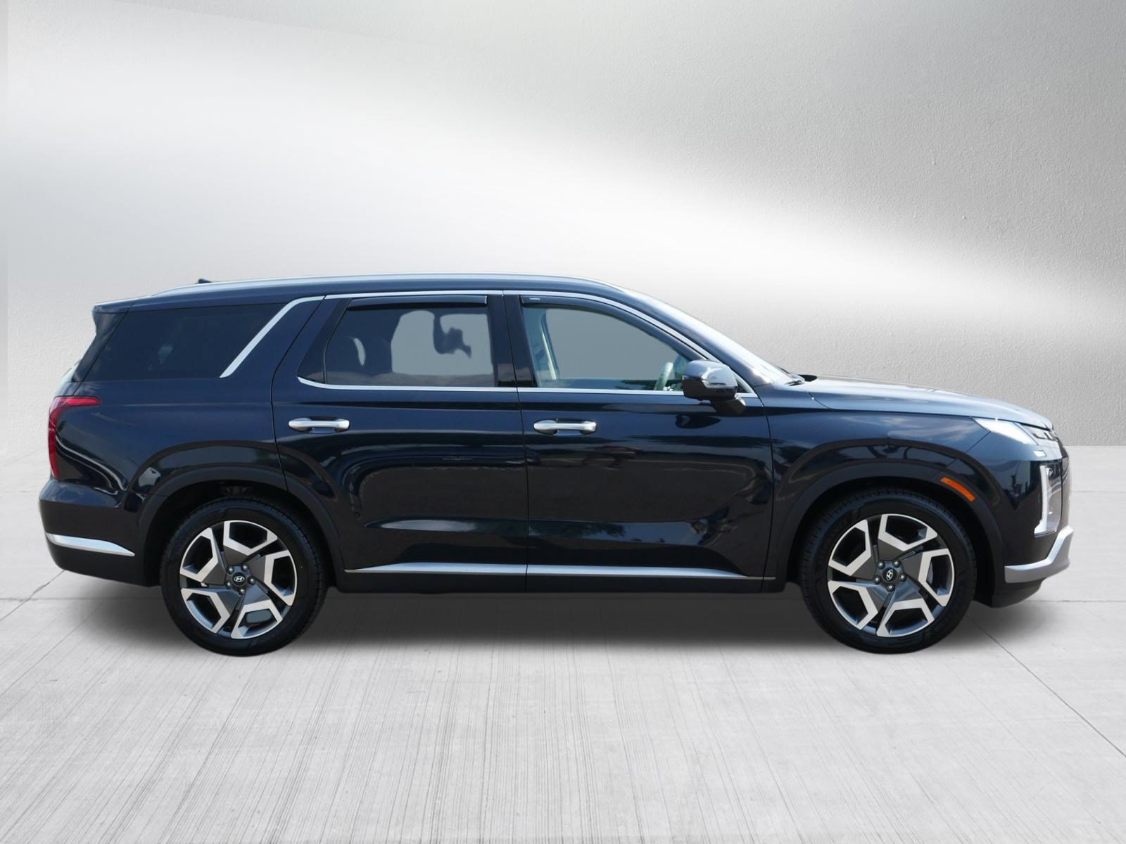 Certified 2023 Hyundai Palisade Limited w/ Cargo Package AWD/4WD image 8