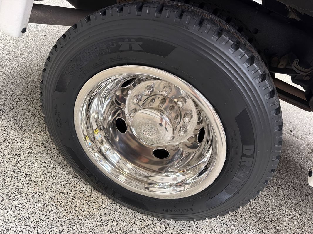 Used 2020 Ford F550 2WD Regular Cab Super Duty image 40