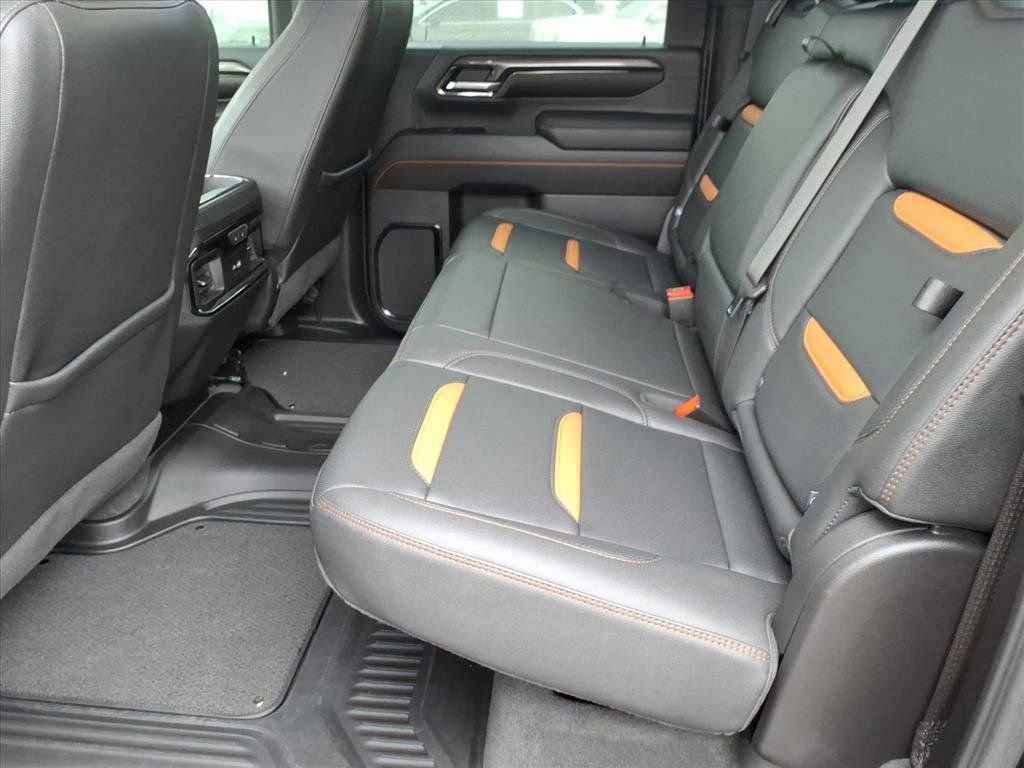 Used 2024 GMC Sierra 2500 AT4 w/ AT4 Premium Plus Package image 13