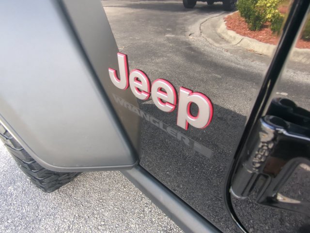 Used 2025 Jeep Wrangler Unlimited Rubicon w/ Convenience Group AWD/4WD image 13