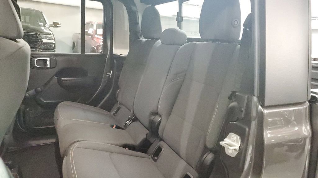 Used 2024 Jeep Gladiator Sport image 13