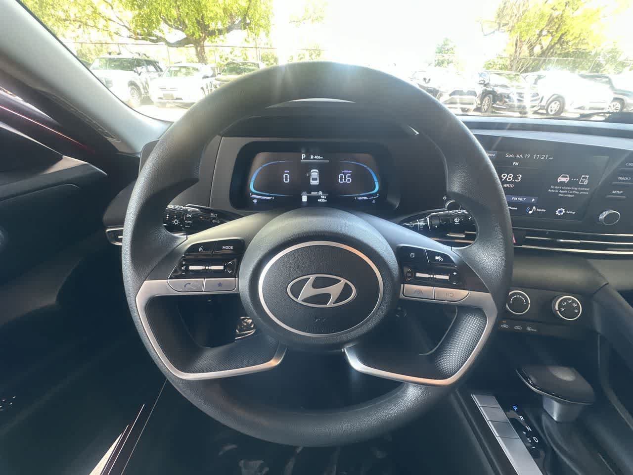 Used 2026 Hyundai Elantra SE FWD image 15