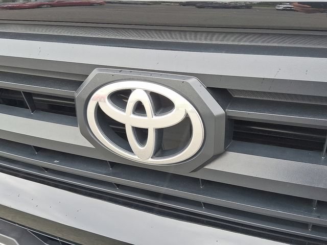 Used 2025 Toyota Tacoma SR5 AWD/4WD image 9