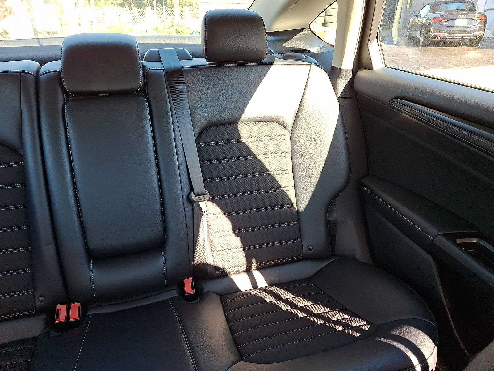 Used 2018 Ford Fusion SE w/ Equipment Group 201A FWD image 14