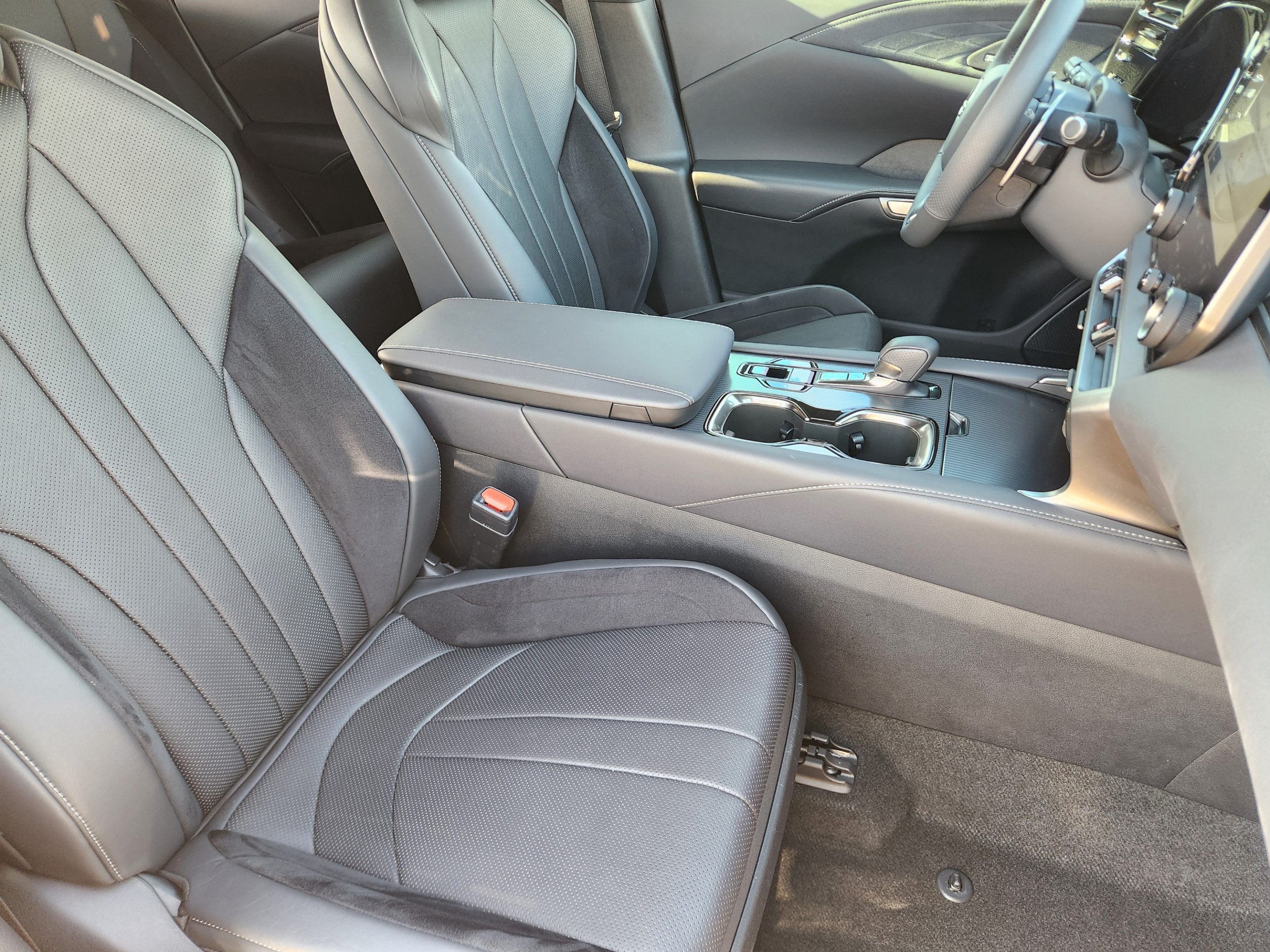 Used 2023 Lexus RX 500h F Sport w/ Cold Area Package AWD/4WD image 5