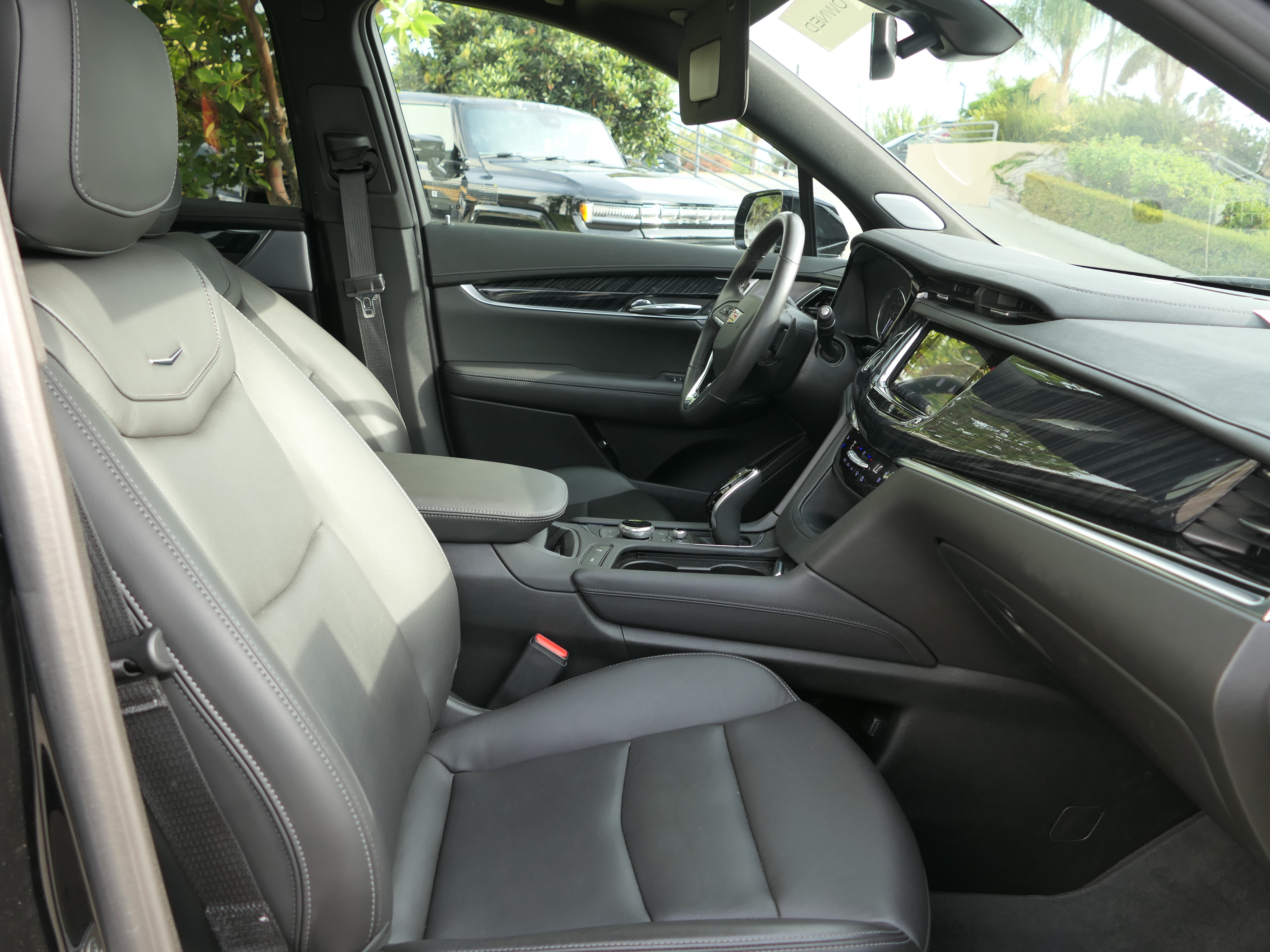 Certified 2025 Cadillac XT6 Premium Luxury FWD image 26
