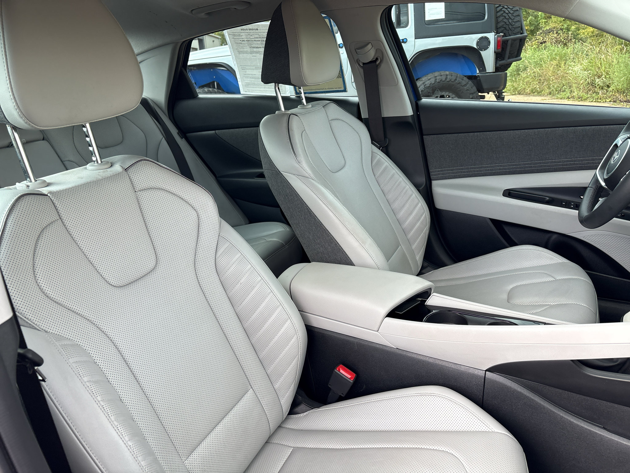 Used 2025 Hyundai Elantra Limited FWD image 11
